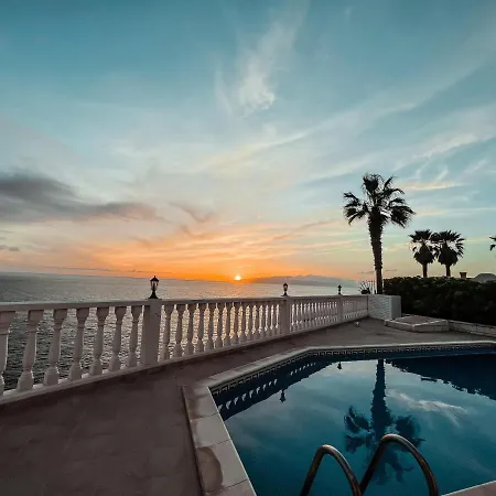 Julia, First Line, 3 Bedrooms, Stunning Ocean View And Pool In Villa *