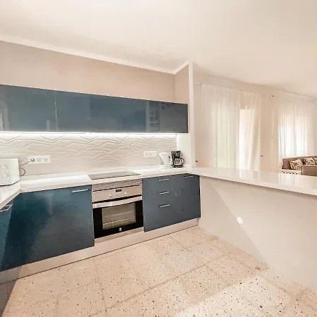 Julia, First Line, 3 Bedrooms, Stunning Ocean View And Pool In Willa *