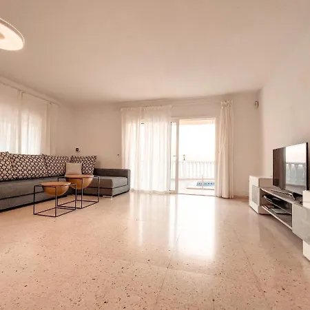 Julia, First Line, 3 Bedrooms, Stunning Ocean View And Pool In