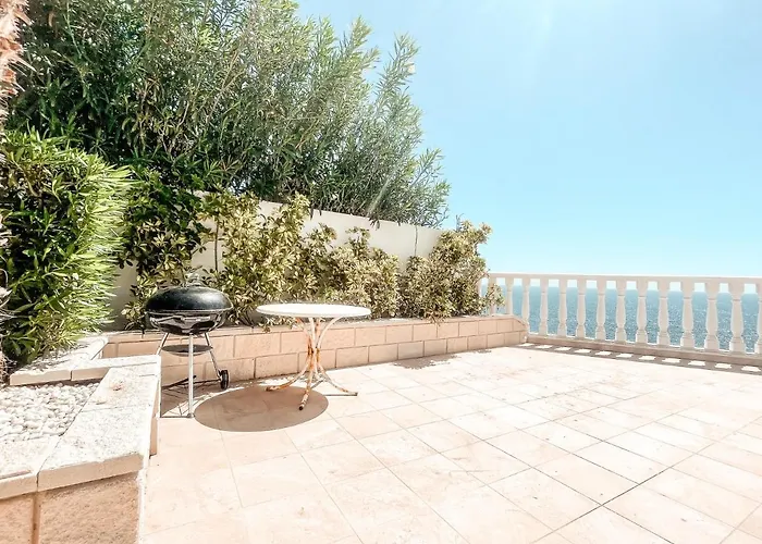 Julia, First Line, 3 Bedrooms, Stunning Ocean View And Pool In *