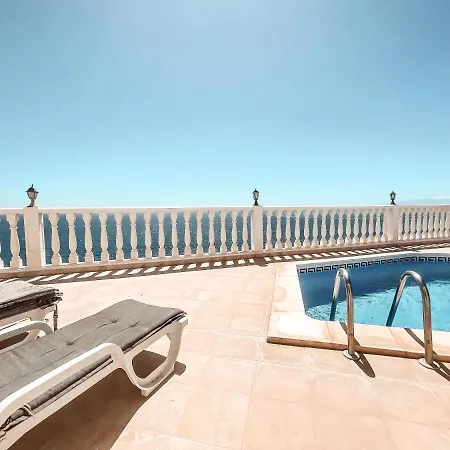 Julia, First Line, 3 Bedrooms, Stunning Ocean View And Pool In