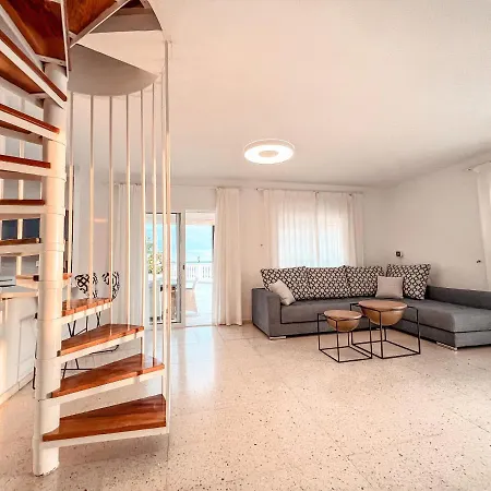 Julia, First Line, 3 Bedrooms, Stunning Ocean View And Pool In Villa