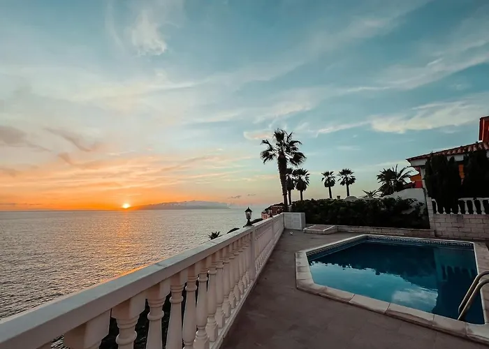 Julia, First Line, 3 Bedrooms, Stunning Ocean View And Pool In Villa *