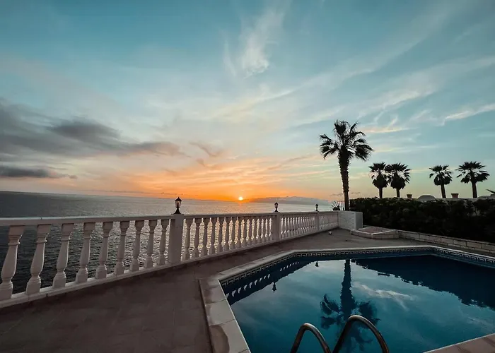 Julia, First Line, 3 Bedrooms, Stunning Ocean View And Pool In Villa *