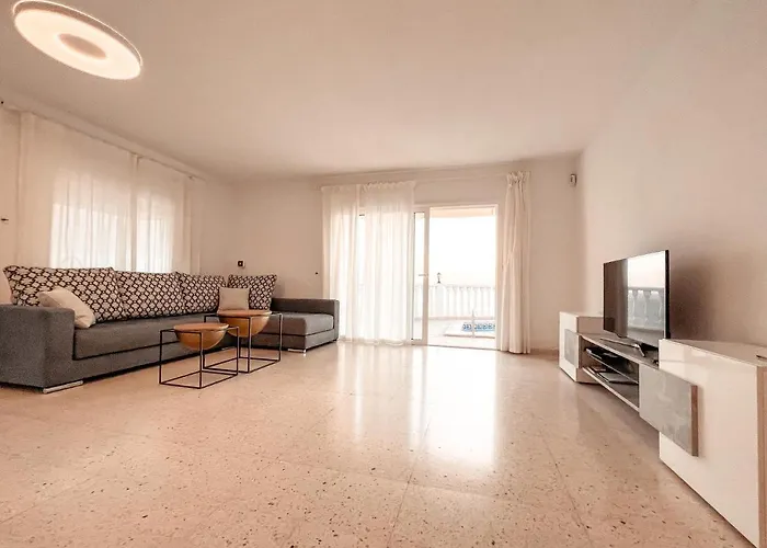 Julia, First Line, 3 Bedrooms, Stunning Ocean View And Pool In