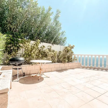 Julia, First Line, 3 Bedrooms, Stunning Ocean View And Pool In *