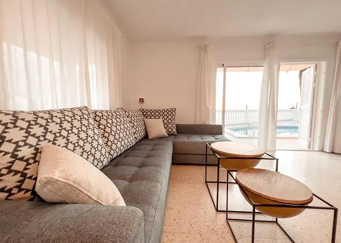 Julia, First Line, 3 Bedrooms, Stunning Ocean View And Pool In 칼라오살바헤