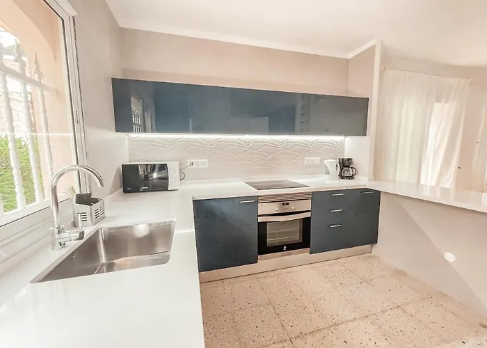 Julia, First Line, 3 Bedrooms, Stunning Ocean View And Pool In 칼라오살바헤