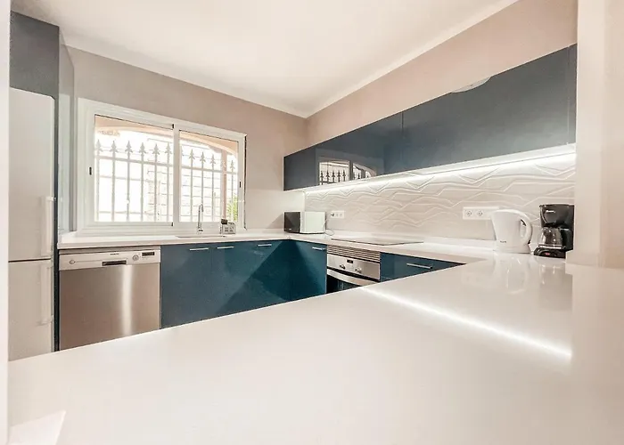 Julia, First Line, 3 Bedrooms, Stunning Ocean View And Pool In 빌라