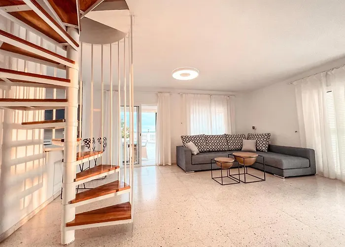 Julia, First Line, 3 Bedrooms, Stunning Ocean View And Pool In 빌라